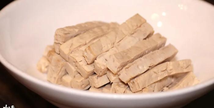 切豆乾示範